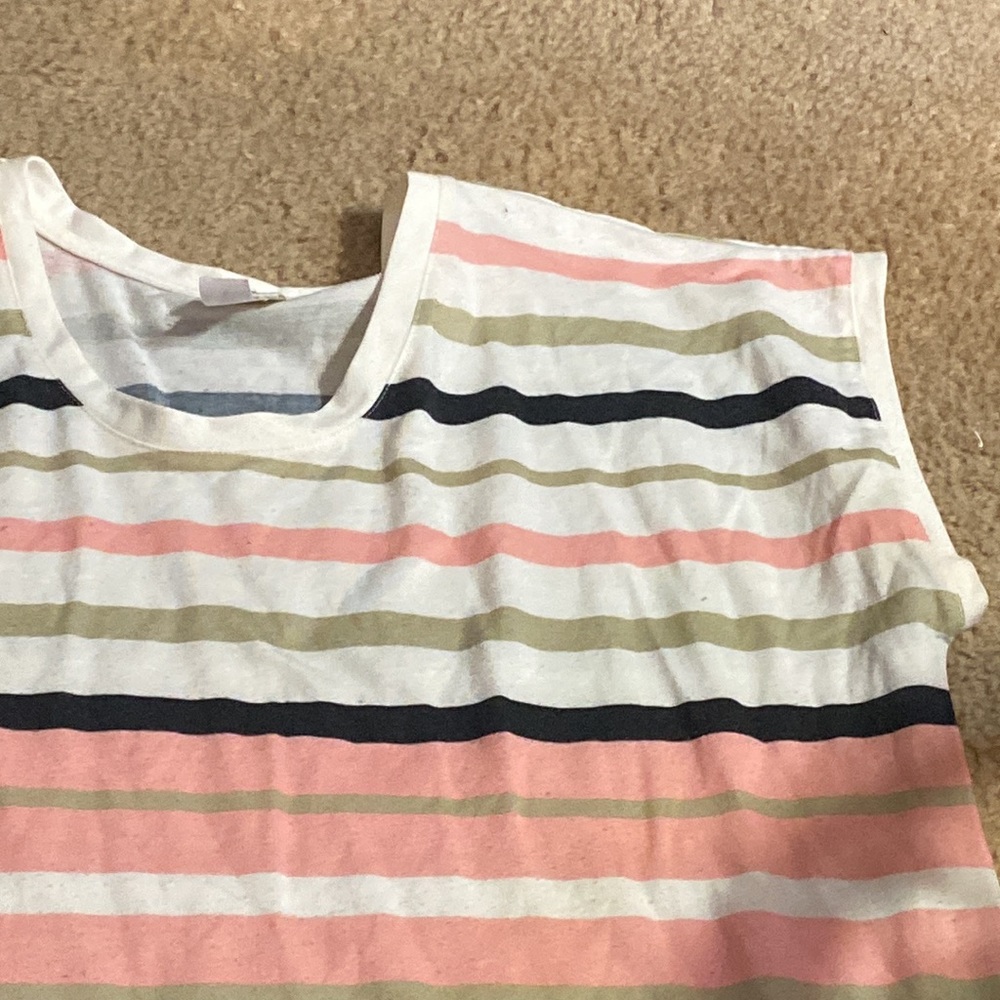 Basic T-Shirt - Picture 3 of 4